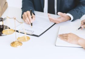 Ubezpieczenia radców prawnych: rola i znaczenie w profesjonalnej praktyce prawniczej