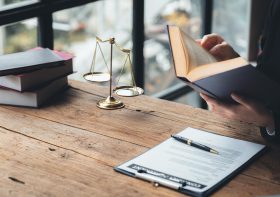 Bezpieczeństwo prawnicze – kluczowe informacje o ubezpieczeniu dla radcy prawnego